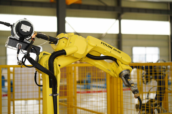 规模稳居全球第一！工业机器人中国市场需求火热 国产企业如何突围