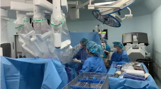 第四代达芬奇手术机器人“上岗” 78岁膀胱瘤患者切口都不超2厘米