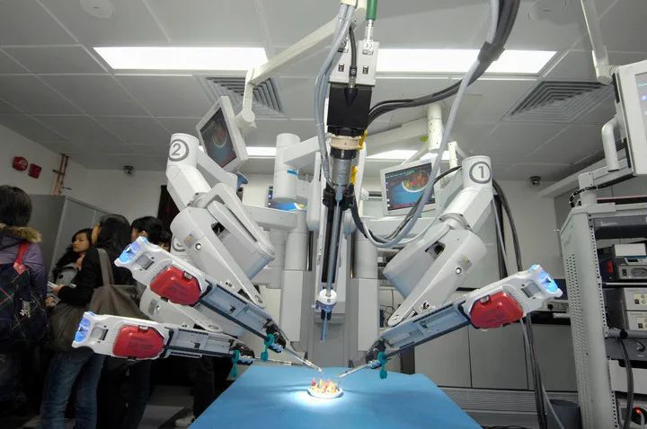 全国首例！国产手术机器人甲状腺癌根治临床研究在深圳开展
