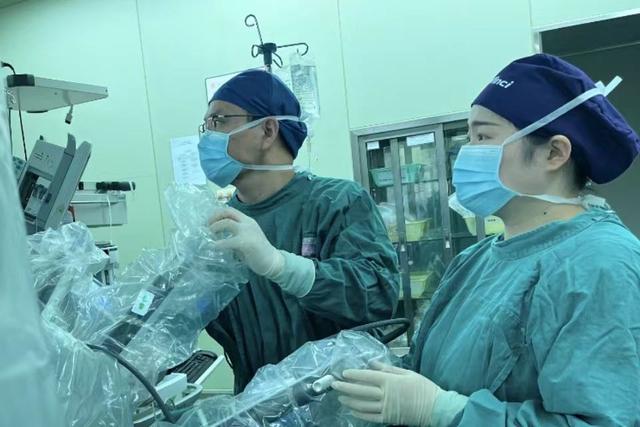 手术机器人辅助下，2岁患儿巨大恶性肿瘤被精准切除