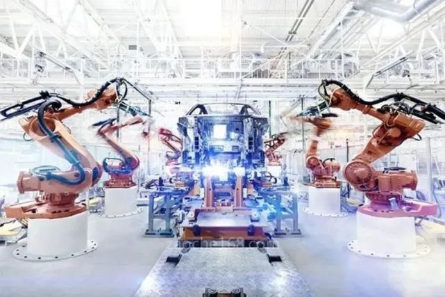 机器人参与汽车制造全环节 汽车工厂内将“空无一人”。