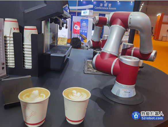 “小巨人”节卡机器人亮相上海进博会 人机协作助力柔性智造