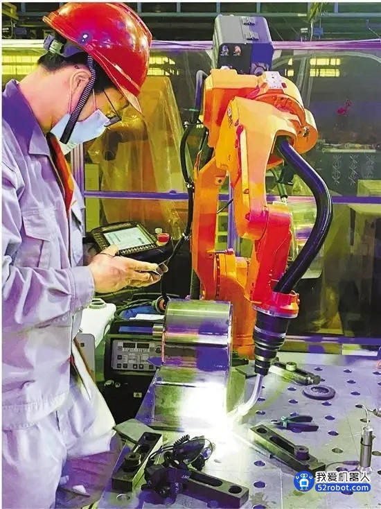 钱江机器人焊接工程师王洋焊接的及格线是100分