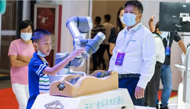 国产手术机器人第一股天智航，医院和医生为何不爱买单？