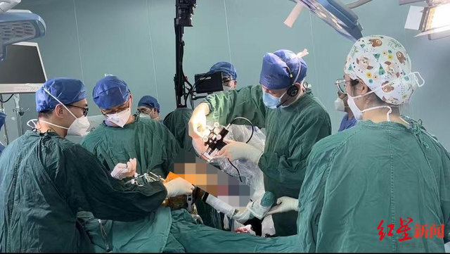 全国首台！国产机器人膝关节置换手术在成都实施