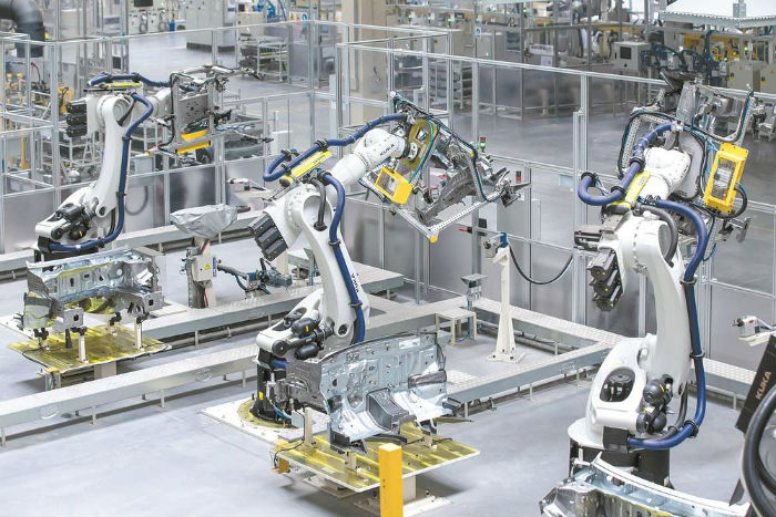 智能制造系统+忙碌的机器人，造就“无人工厂”