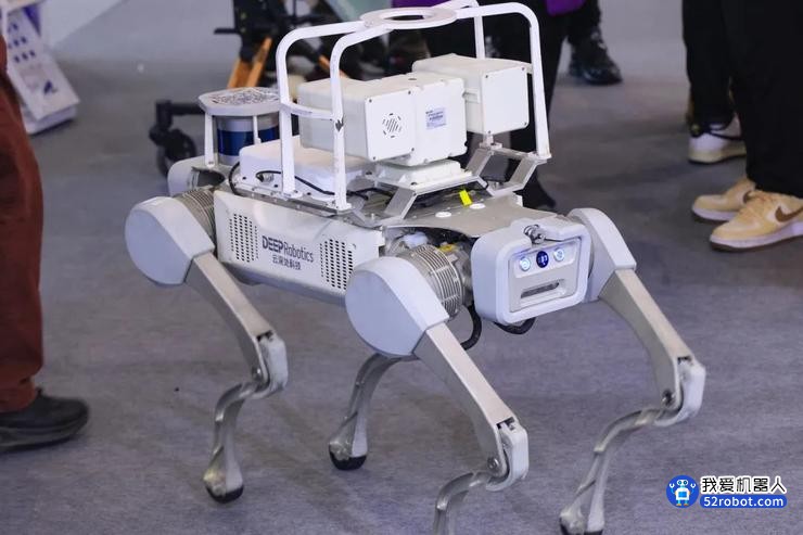 云深处四足机器人「绝影 X20 」，一只机器狗的自我「修炼 」