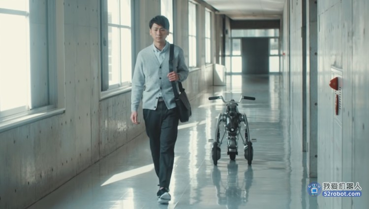 能跟你走，也能带你去兜风！日本公司造了款超酷变形机器人