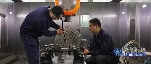 2023年中国工业机器人产业增速在20％～25％之间