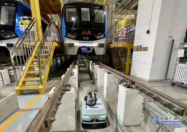 北京轨道交通“机器人家族”上新 地铁列车巡检机器人亮相