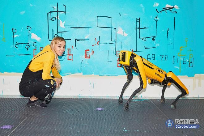 这些机器狗正在学习画画，很快你就能看到机器人工作了