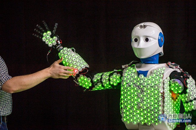 科学家给机器人造出“智能电子皮肤”，具有感知反应，使其更接近人类