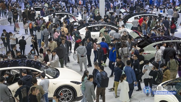 上海车展智能化竞争激烈 汽车机器人化成行业趋势