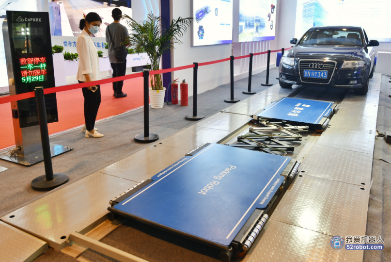 大臂力机器人、立体车位能充电……一批停车新设备在京亮相