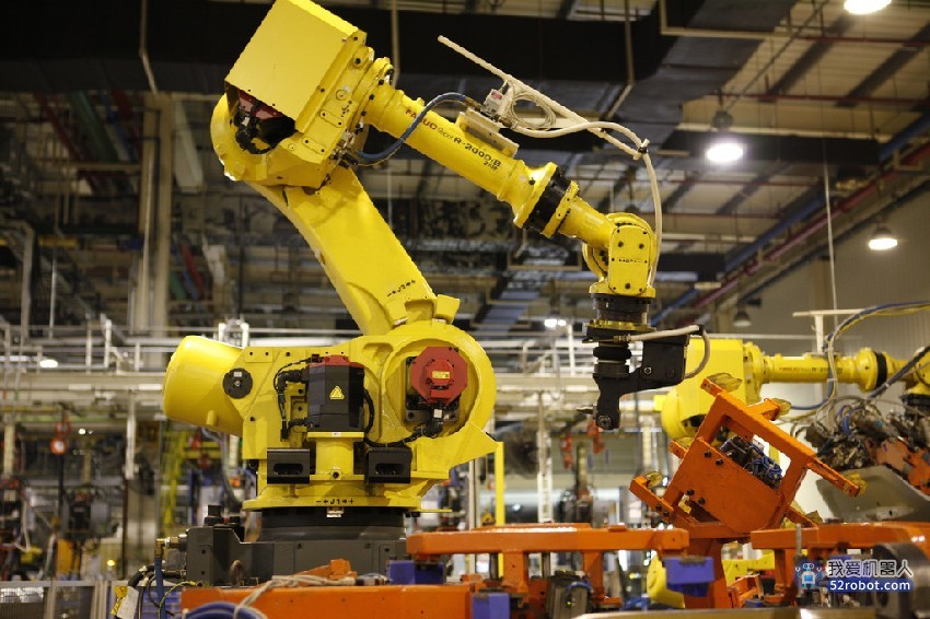 更好发挥工业机器人撬动作用 今年上半年产量达22.2万套
