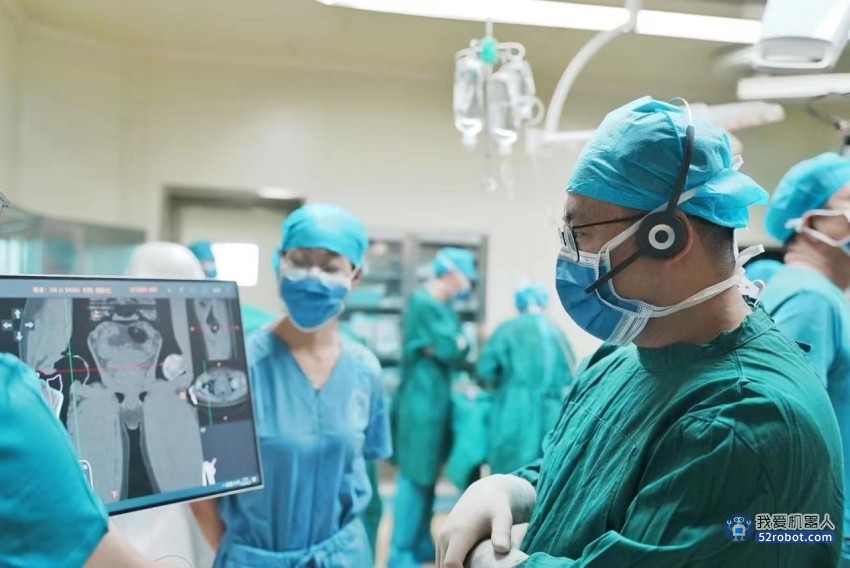 三维重建假体置入 全骨科手术机器人完成南疆首台髋膝置换手术