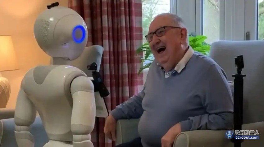 养老机器人可陪伴老人，但老人不能只由它们陪伴