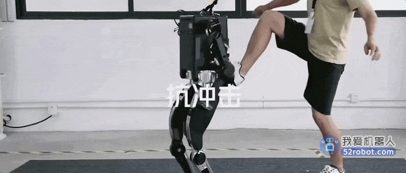 小鹏人形机器人首秀！拥有自研关节、超轻量类人手臂+灵巧手 明年或现身门店卖车