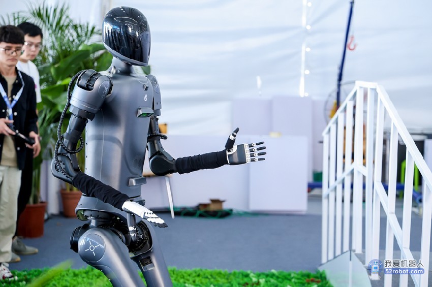 科博展上的AI人形机器人 “讯飞超脑2030”计划的最新成果