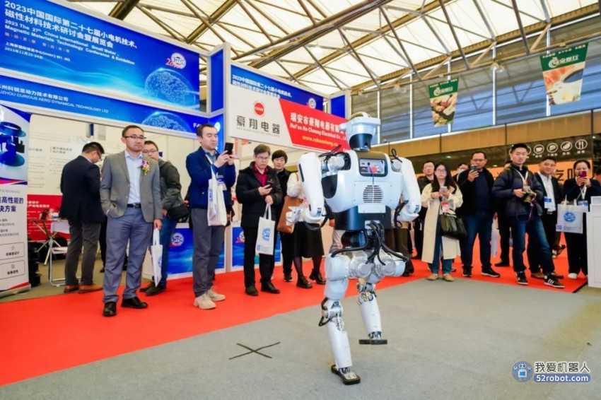 中国电科21所第一代人形机器人发布 下一步或将迈向“大长腿”